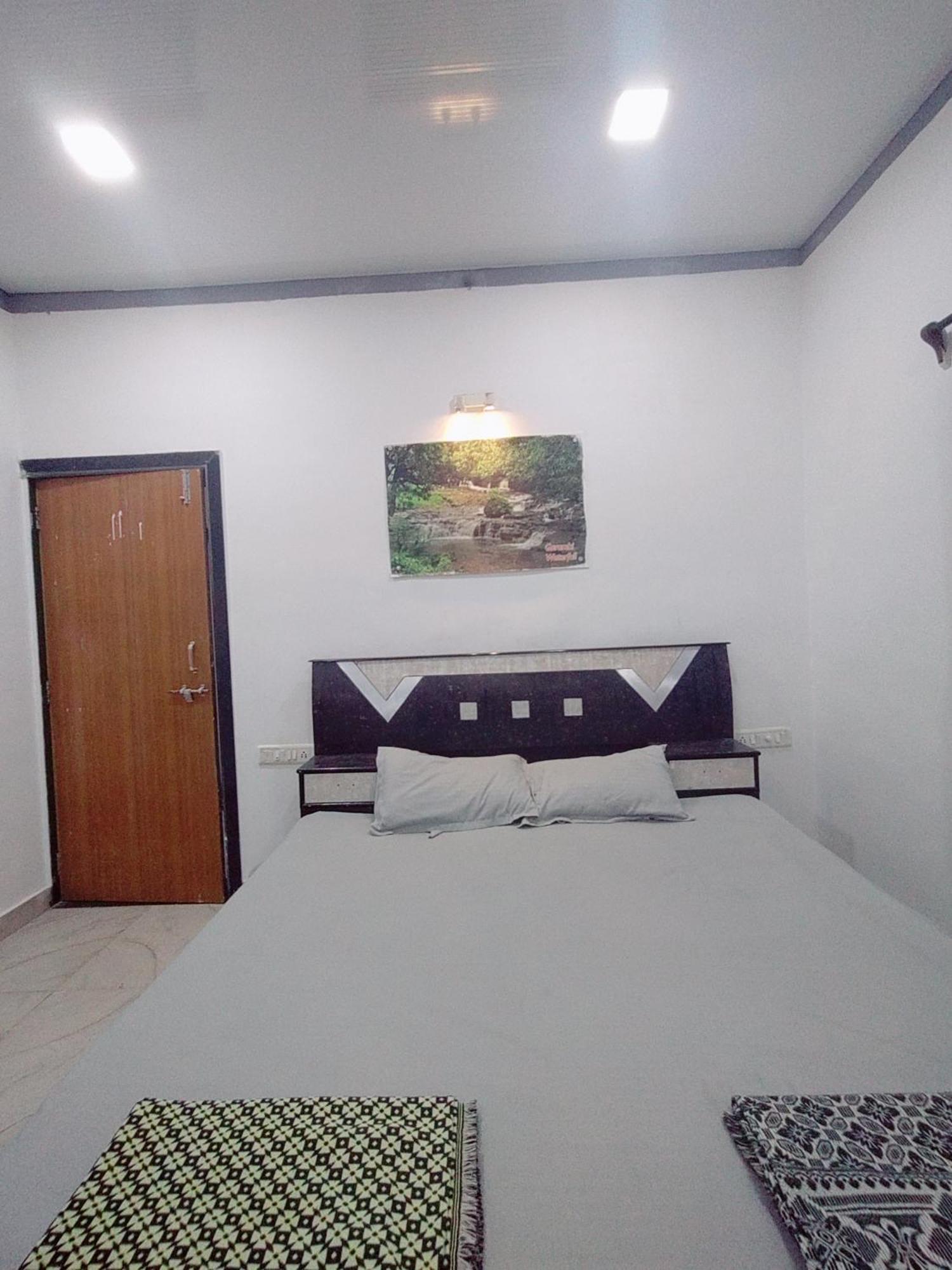 Hotel Seafront Murud  Luaran gambar
